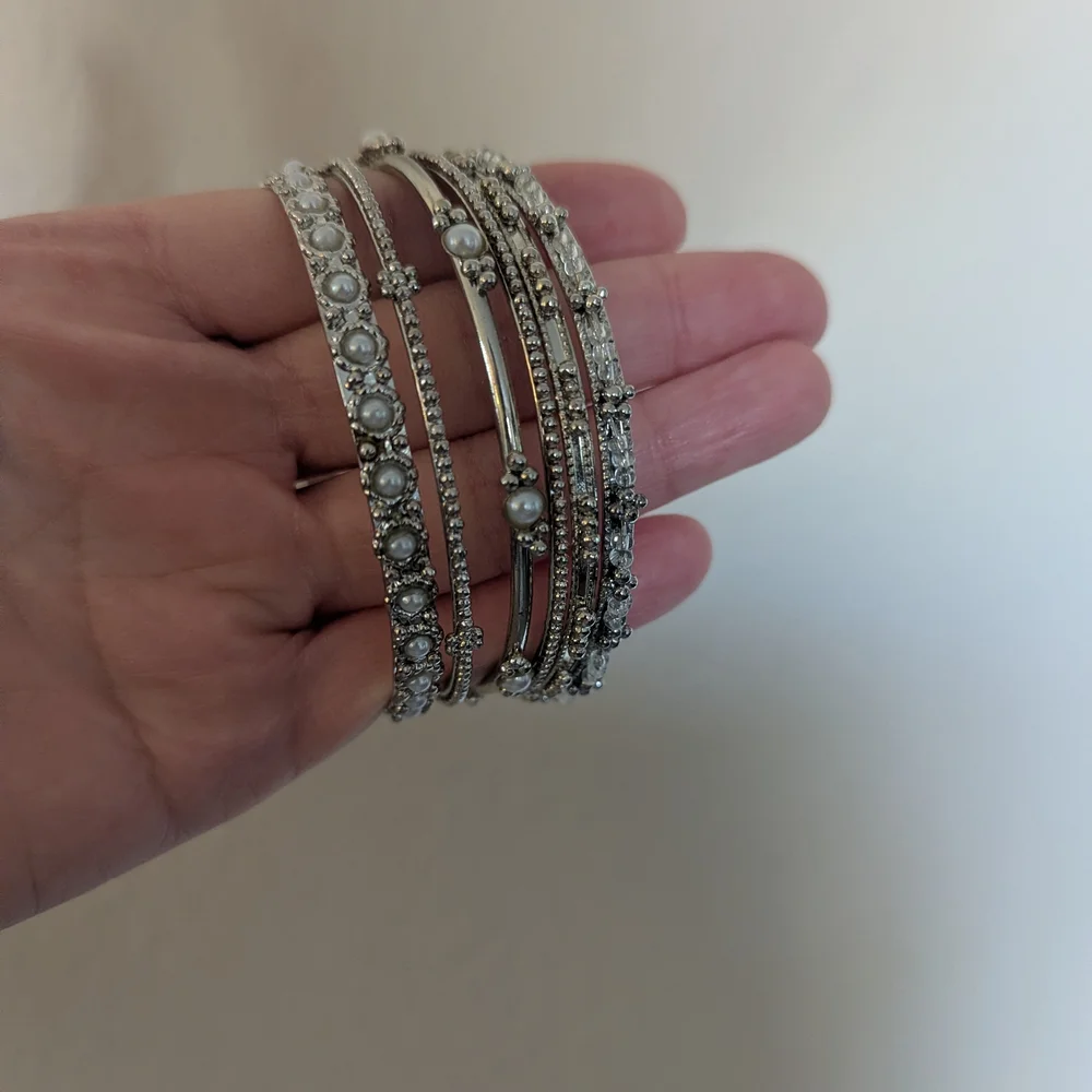Elegant Silver Bangle Set - Picture 4 of 4